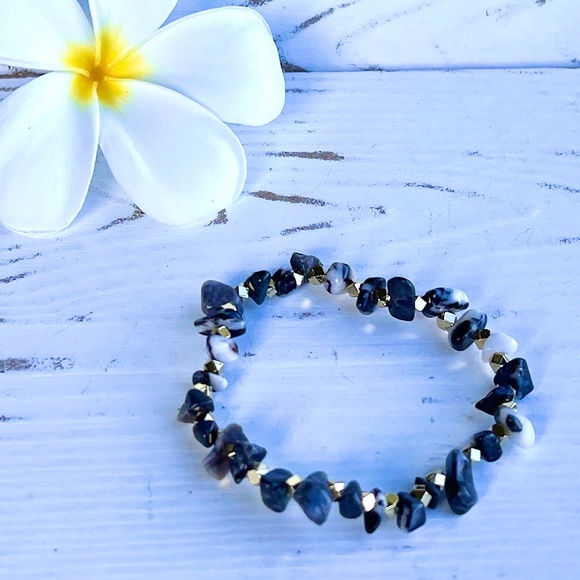Gemstone Stretch Bracelet - Black and White Gems - Picture 3 of 3